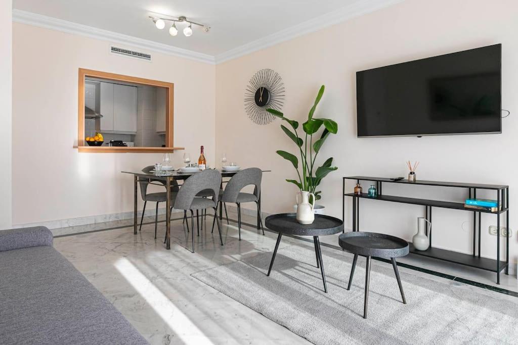 Luminous In Puerto Banus, Apartament Marbella